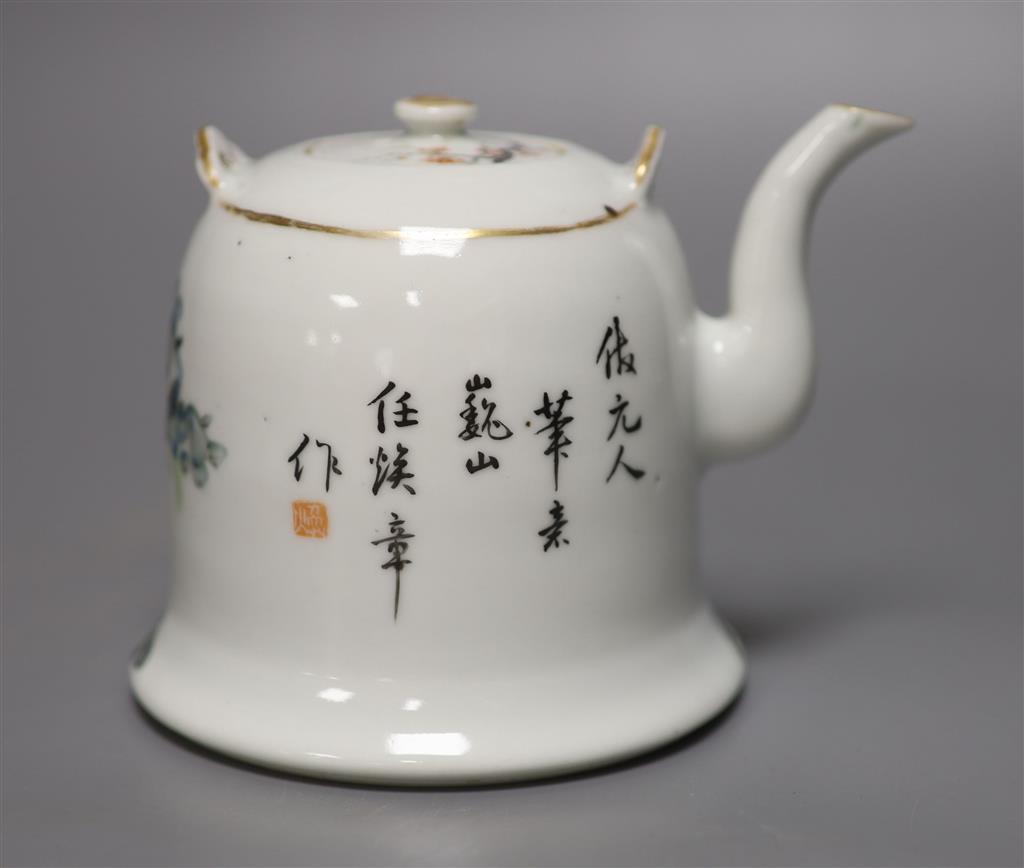 A Chinese enamelled porcelain bell-shaped teapot and cover, height 11cm